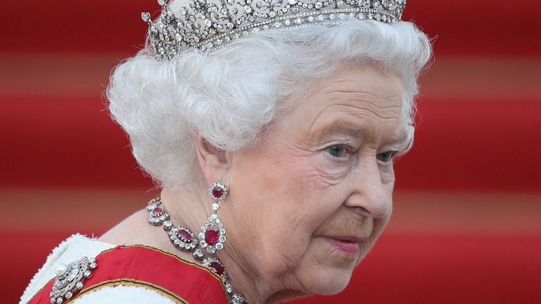 Queen Elizabeth arriving for the state banquet