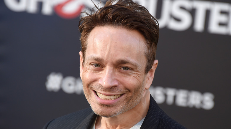 Chris Kattan sonriendo