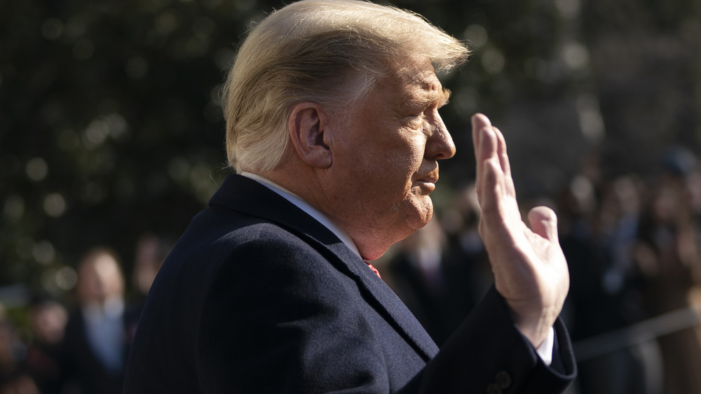 Donald Trump waving