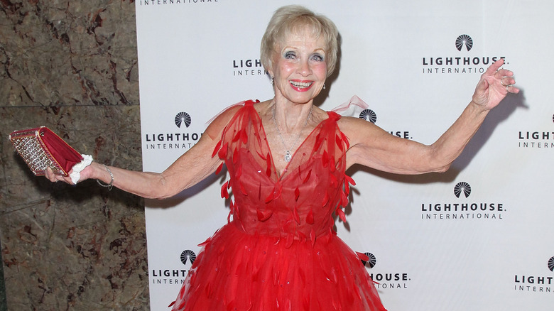 Jane Powell dances on the red carpet