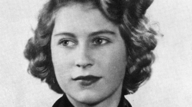 queen elizabeth smiling