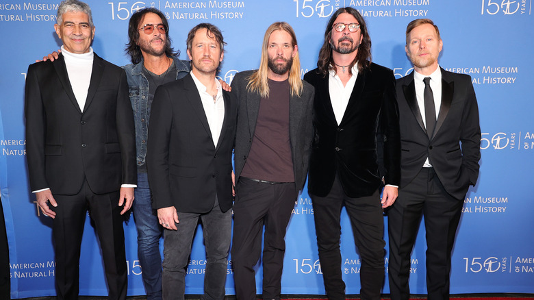 The Foo Fighters pose together