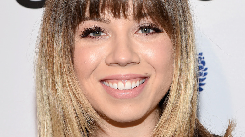 Jennette McCurdy smiling