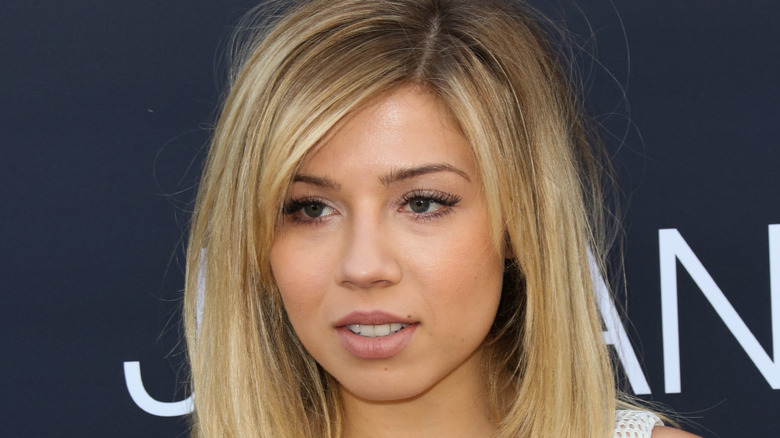 Jennette McCurdy posing