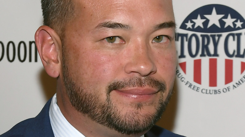 Jon Gosselin posing at a red carpet event