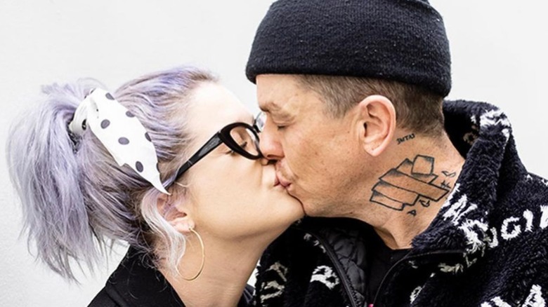 Kelly Osbourne kissing Sid Wilson