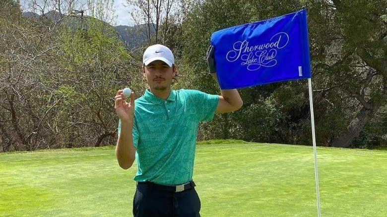 Brandon Thomas Lee holding golf ball