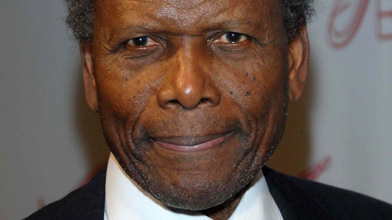 Sidney Poitier smiles on the red carpet