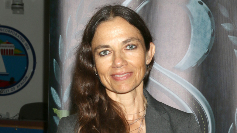 Justine Bateman smiling