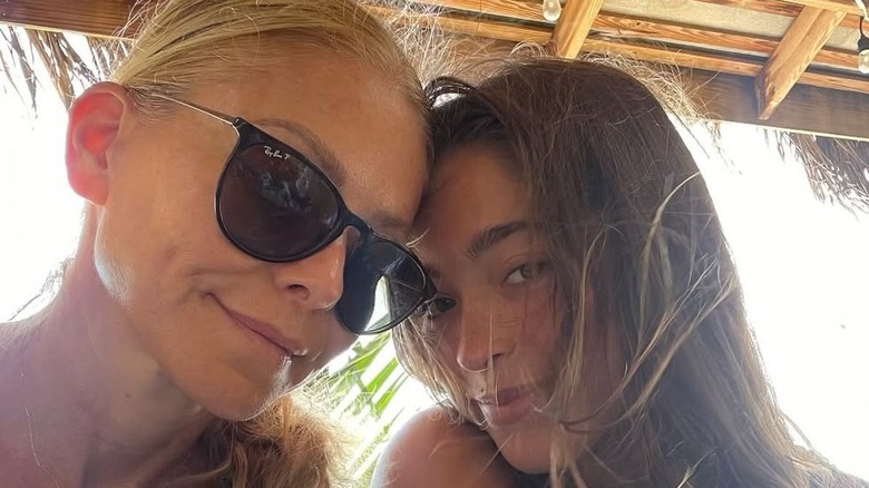 Kelly Ripa and Lola Consuelos posing for cameras in sun