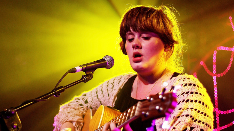 Adele playing guitar