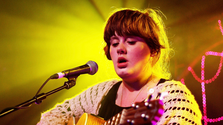 Adele playing guitar