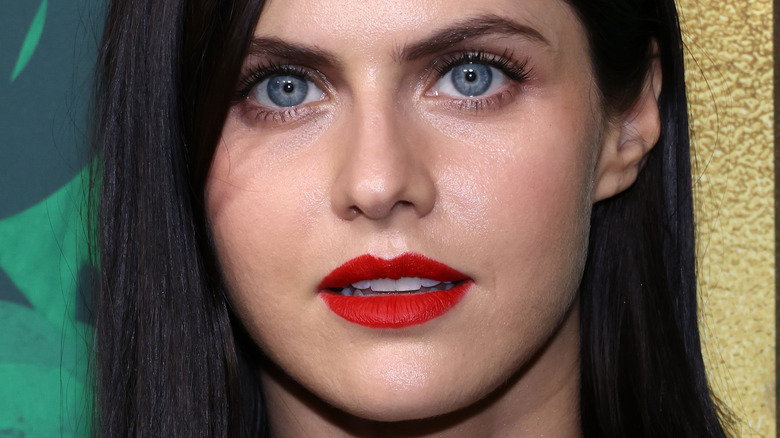 Alexandra Daddario relaxed red lipstick