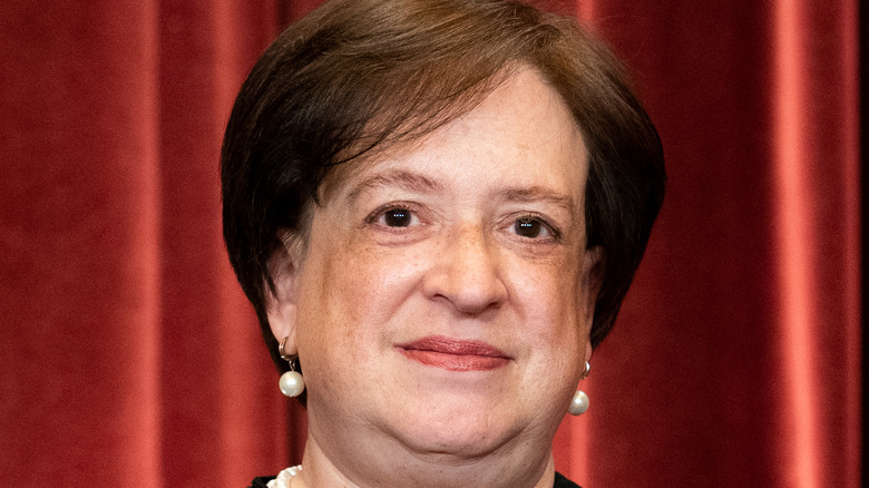 Elena Kagan in pearl earrings