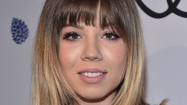 Jennette McCurdy smiling slightly