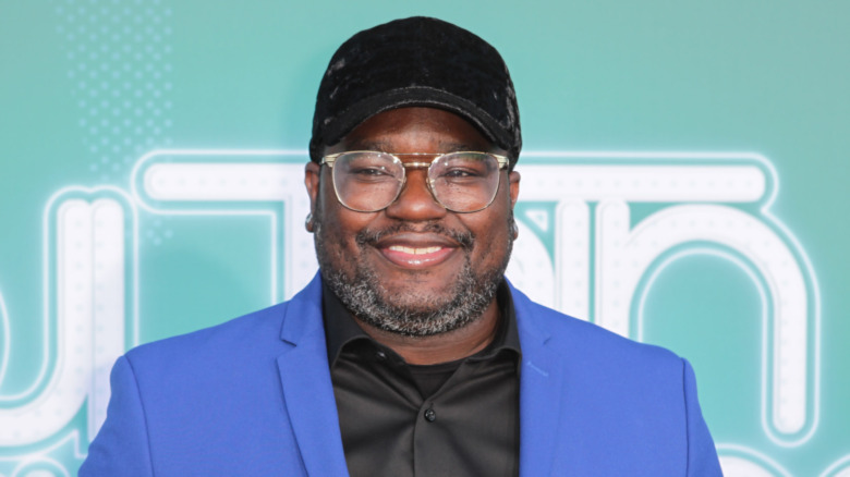 Lil Rel Howery, posing