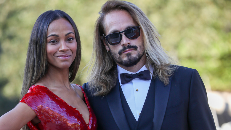 Zoe Saldaña poses with husband