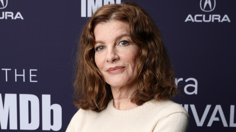 Rene Russo posing on the red carpet.