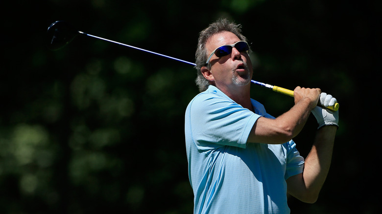 Bill Engvall golfing