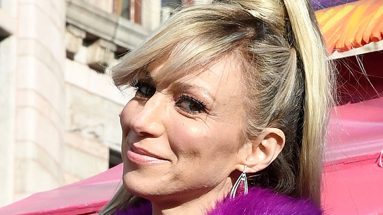 Debbie Gibson posing for cameras