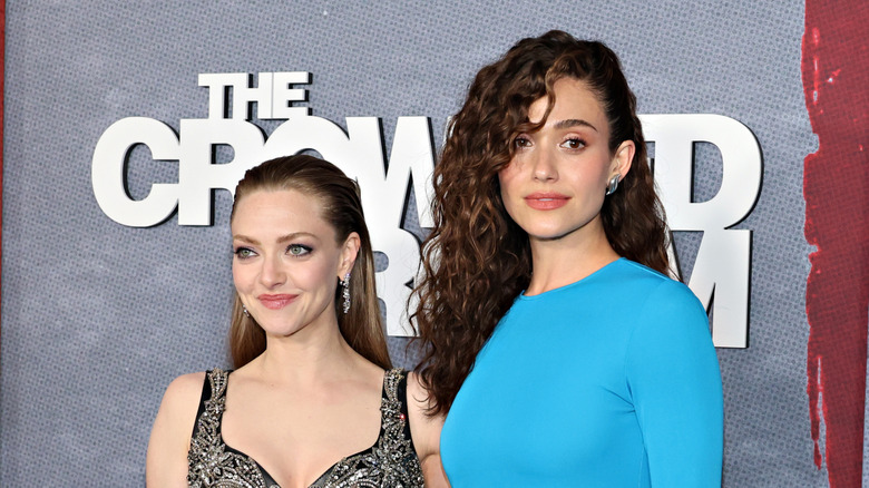 Amanda Seyfried posing with Emmy Rossum