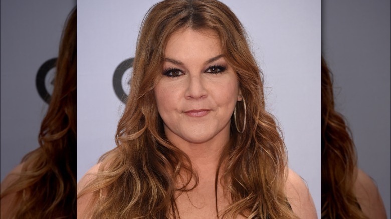 Gretchen Wilson posing for cameras