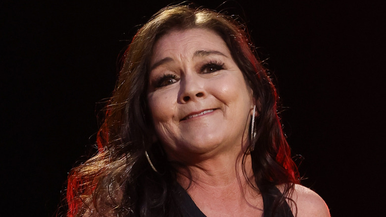 Close up of Gretchen Wilson onstage, in front of a black background