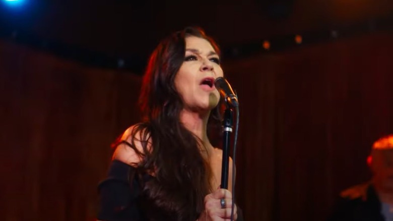 Screenshot from Gretchen WIlson's music video for Little Miss Runner Up