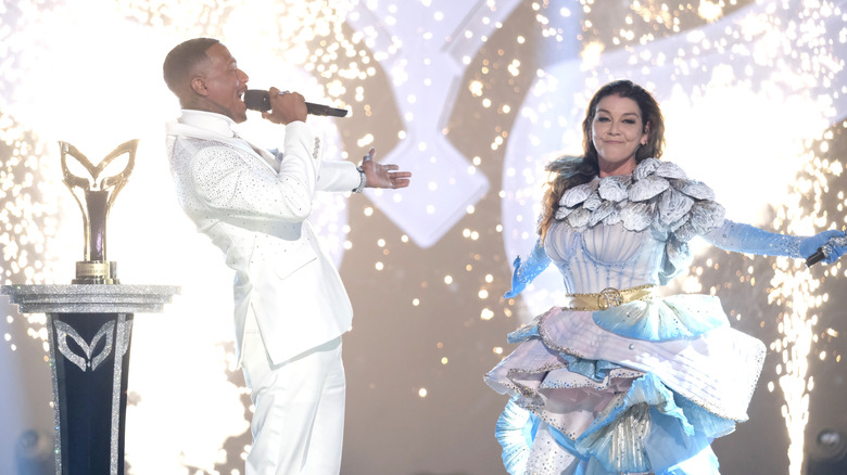 Gretchen Wilson unmasking herself in the 2025 finale of The Masked Singer