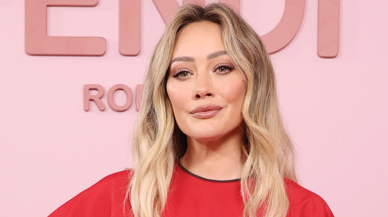 Hilary Duff poses at Fendi Fashion Show September 2025