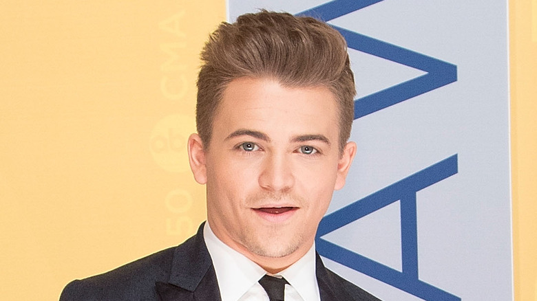 Hunter Hayes dark suit