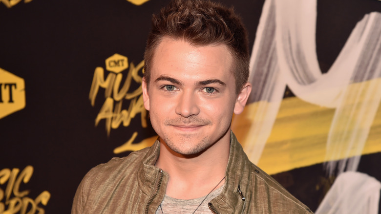 Hunter Hayes posing for cameras