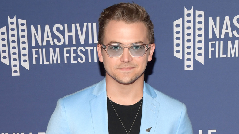 Hunter Hayes in glasses