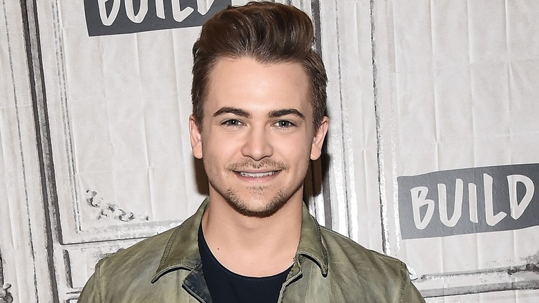 Hunter Hayes smiling