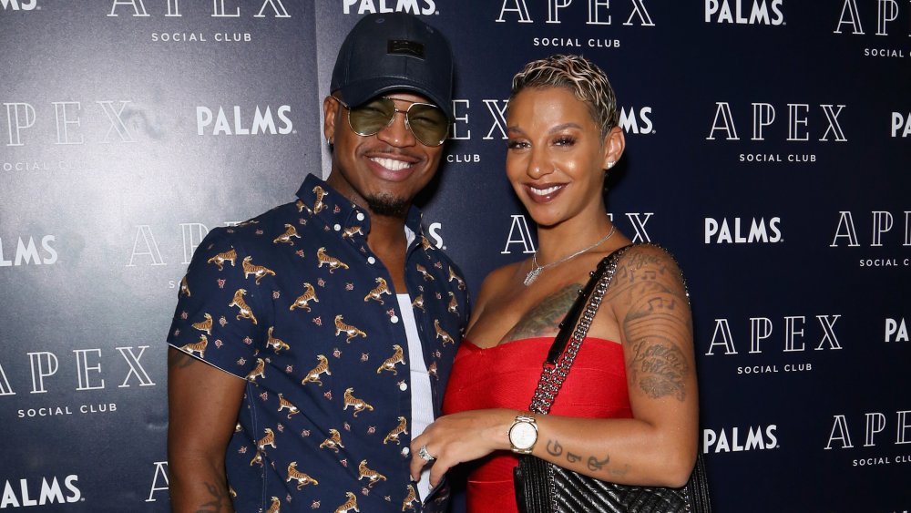 Ne-Yo and Crystal Renay posing on red carpet