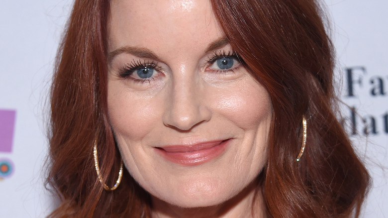 Laura Leighton smiling