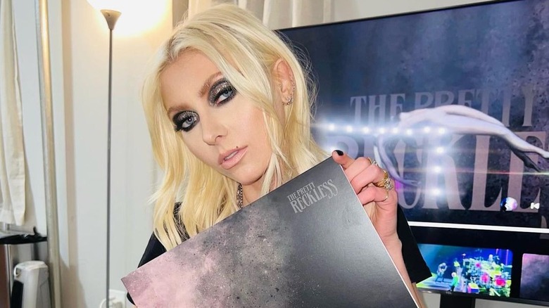 Taylor Momsen posing with record