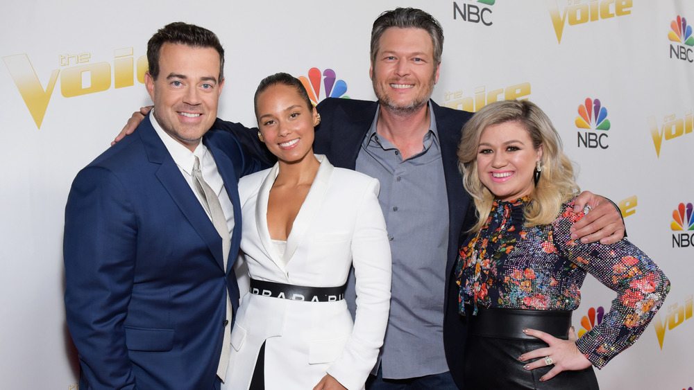 Carson Daly, Alicia Keys, Blake Shelton, and Kelly Clarkson smiling