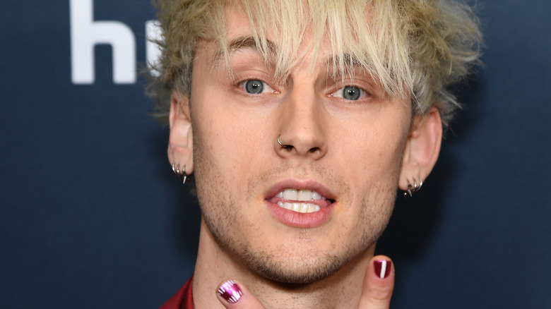 Machine Gun Kelly posing red carpet