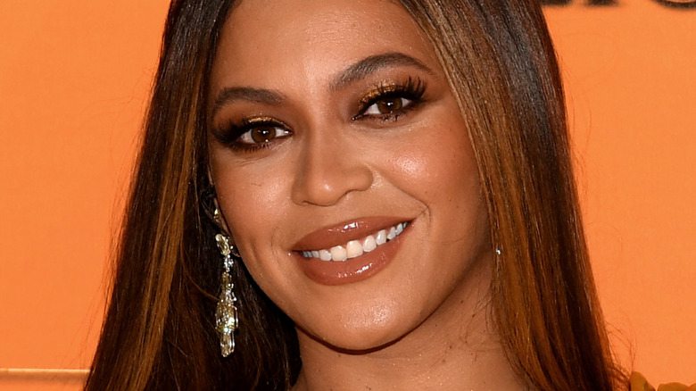 Beyonce smiling lion king premiere