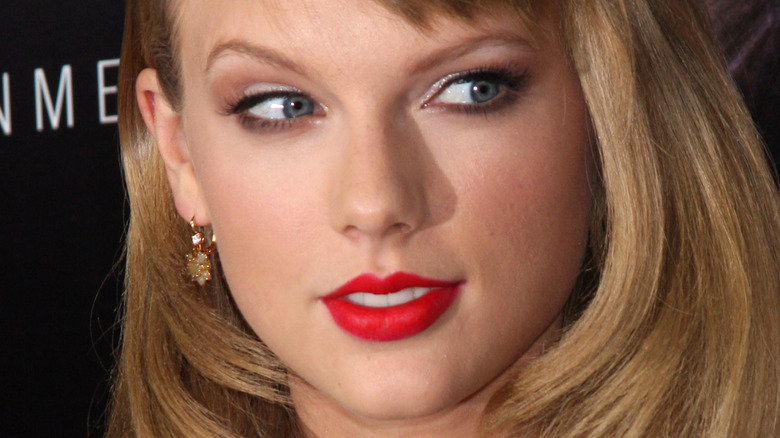 What's The Real Meaning Of Glitch By Taylor Swift? Here's What We