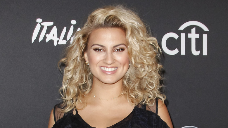 Tori Kelly smiling