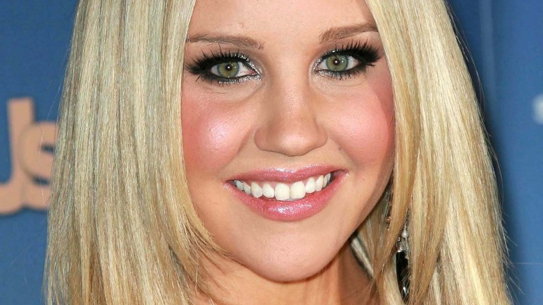 Amanda Bynes smiling