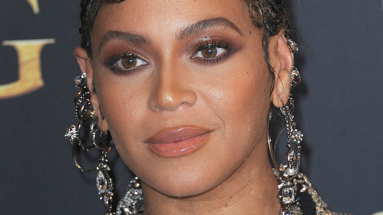 Beyoncé smirking