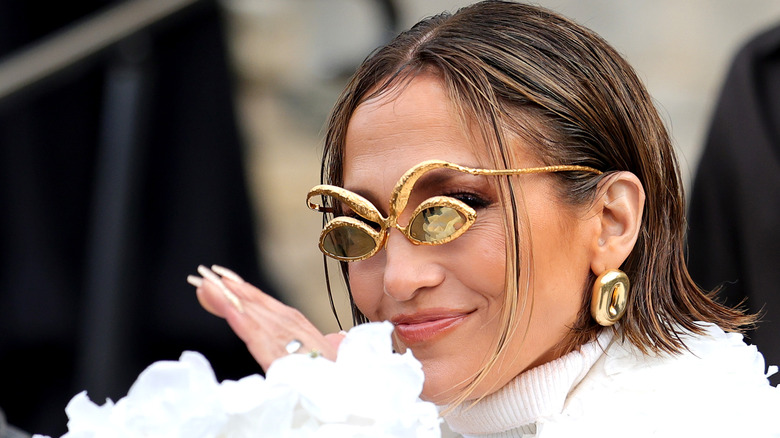 Jennifer Lopez waving in close-up