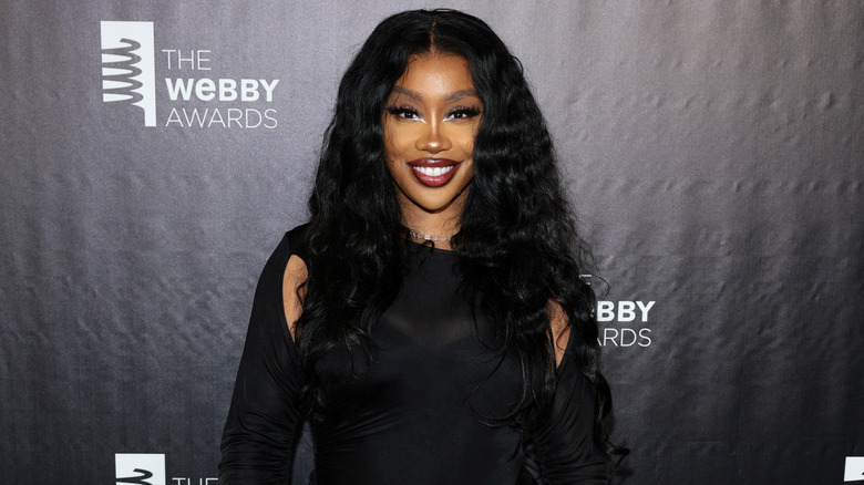 SZA smiling at webby awards