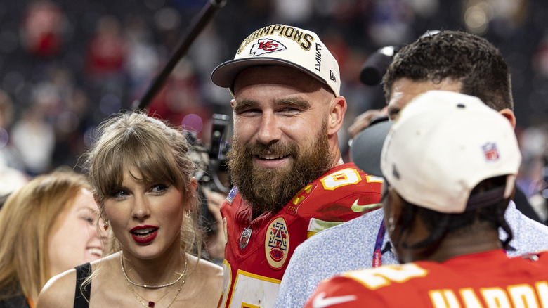 Taylor Swift and Travis Kelce smiling