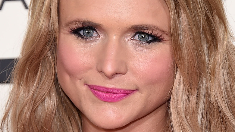 Miranda Lambert wears hot pink lipstick