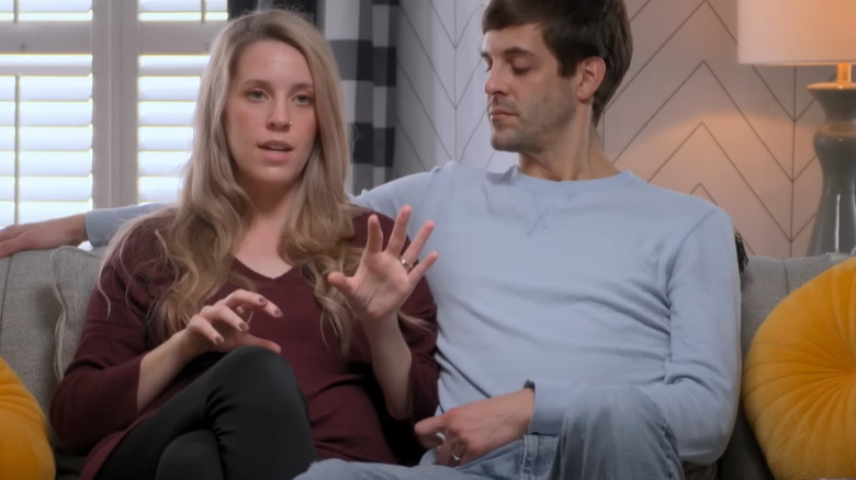 Jill Duggar and Derick Dillard seated on couch