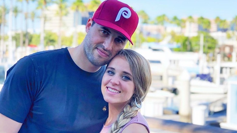 Jeremy Vuolo resting cheek on Jinger Duggar's head